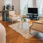 לינה וארוחת בוקר Chateau Du Landin 4*