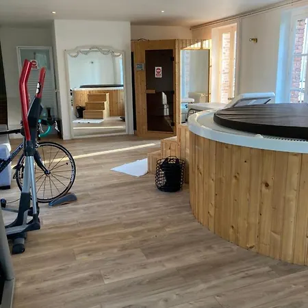 Bed & Breakfast Chateau Du Landin 4*