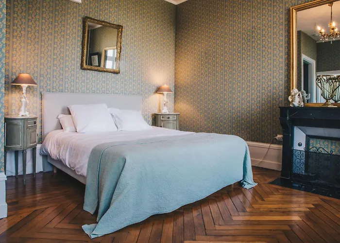 לינה וארוחת בוקר Chateau Du Landin