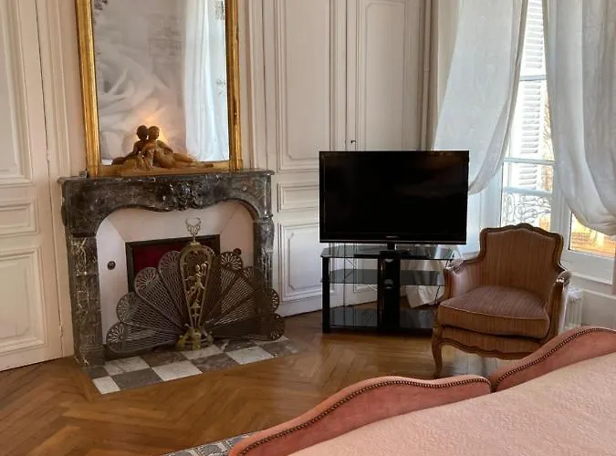 Chateau Du Landin לינה וארוחת בוקר Le Landin