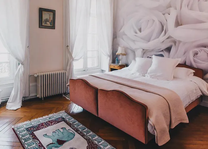 לינה וארוחת בוקר Chateau Du Landin 4*